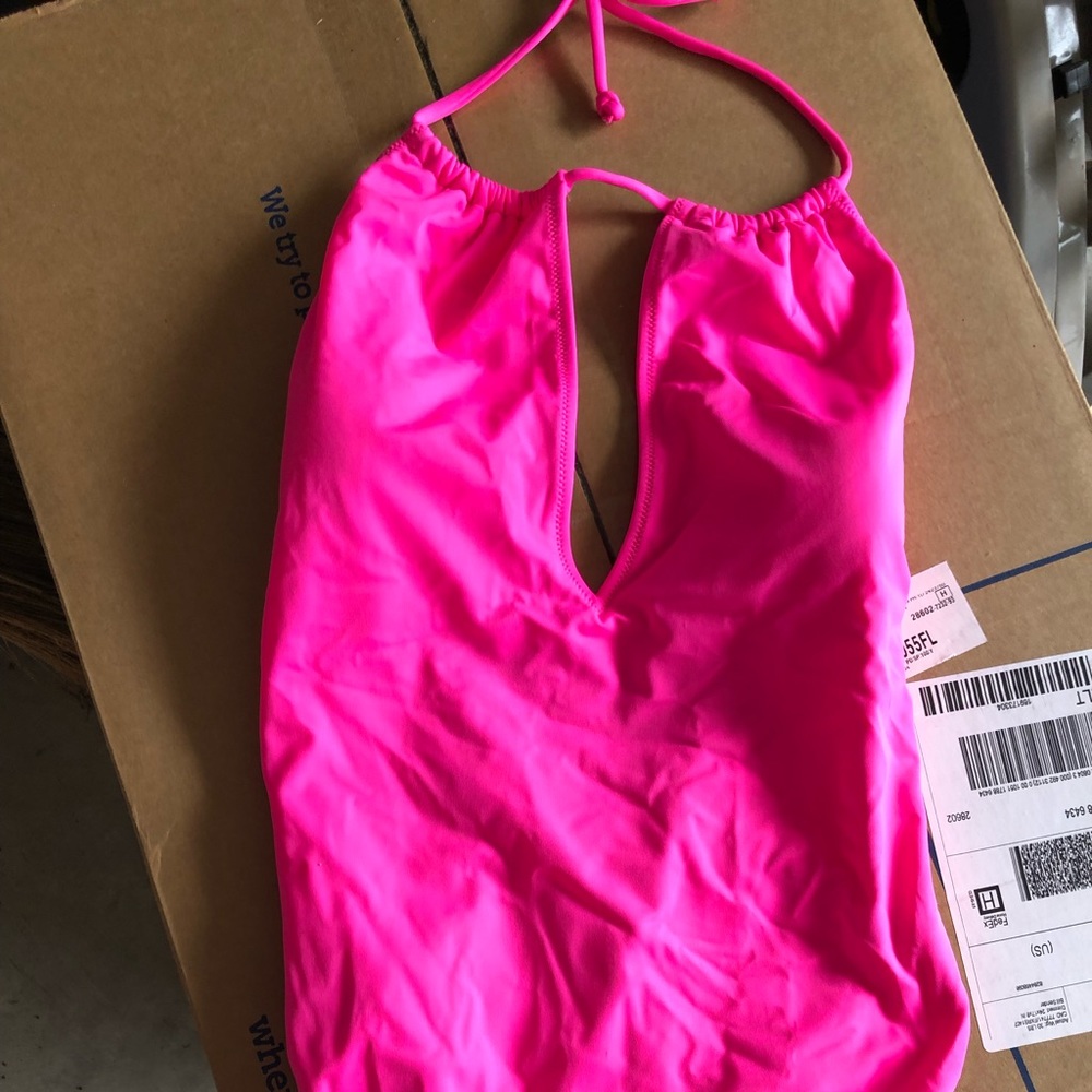 VS 1 piece NWT!!